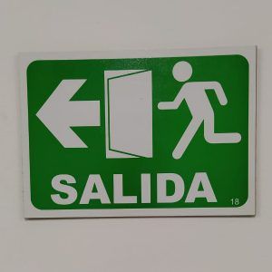 Letrero madera "salida izquierda"